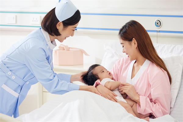 1665624301228661.jpg 攝圖網_501694330_高檔月子中心護工照顧嬰兒和寶媽(企業商用).jpg